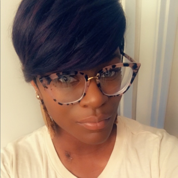 Meet your Posher, Monique - Picture 1 of 1